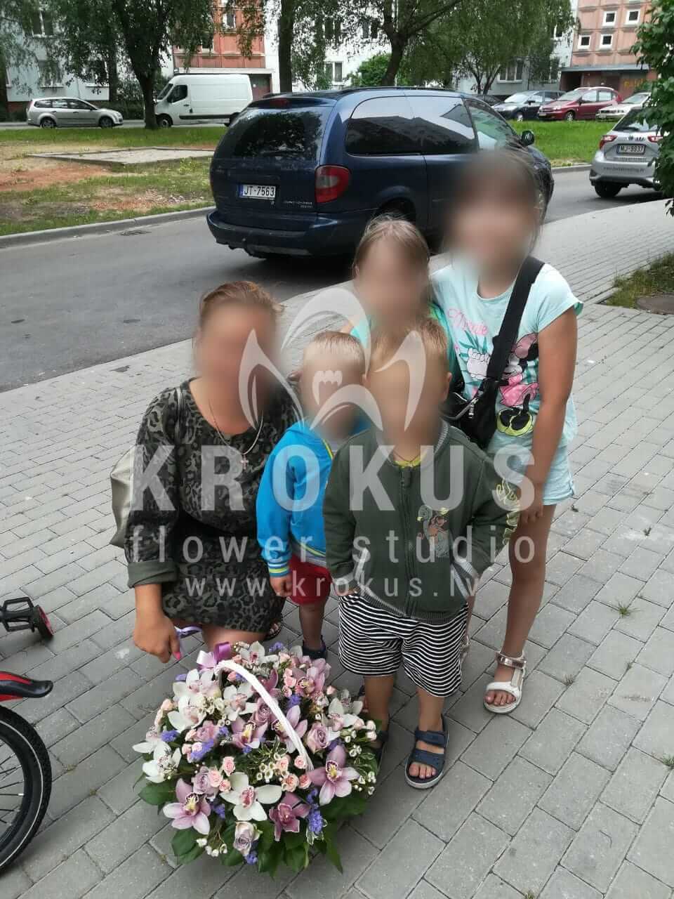 Deliver flowers to Rīga (shrub rosespink rosesorchidswaxflowerstaticesalal)