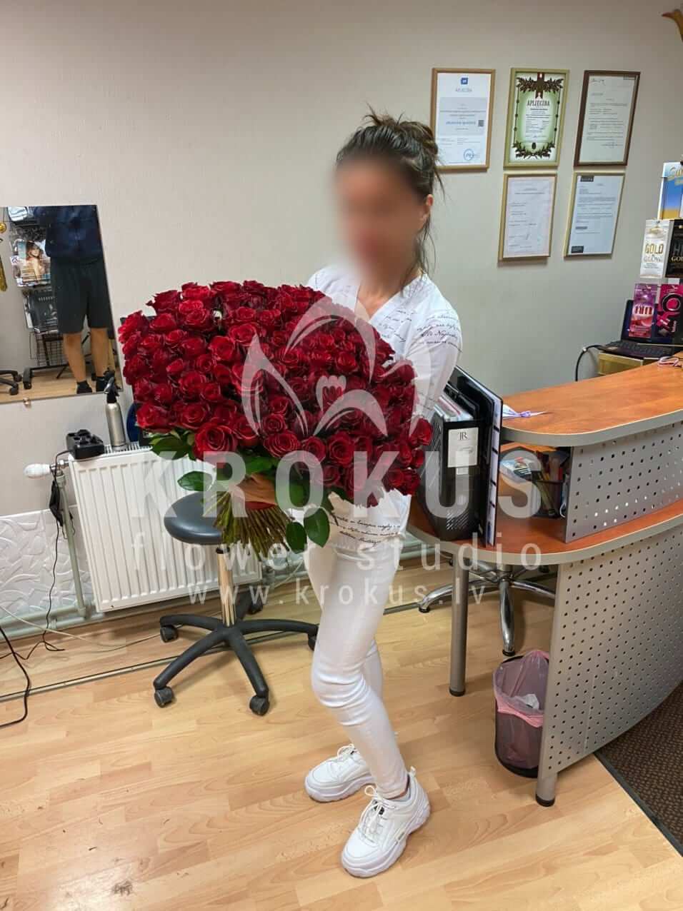 Deliver flowers to Baloži (red roses)