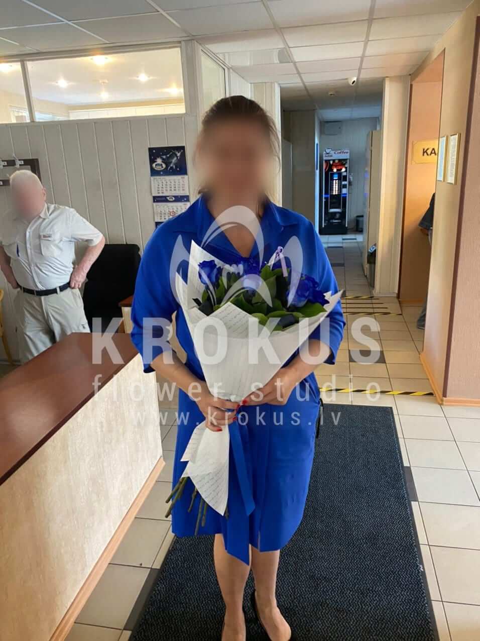 Deliver flowers to Rīga (blue roses)