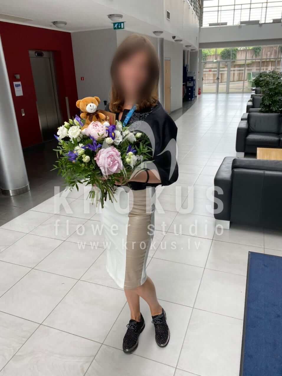 Deliver flowers to Rīga (pistaciairisespeonieslisianthuses (eustoma))