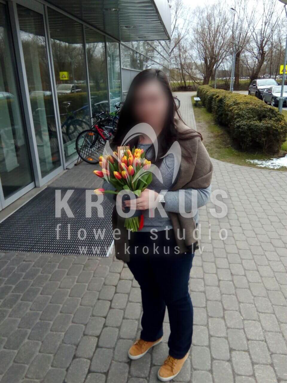 Deliver flowers to Latvia (tulips)