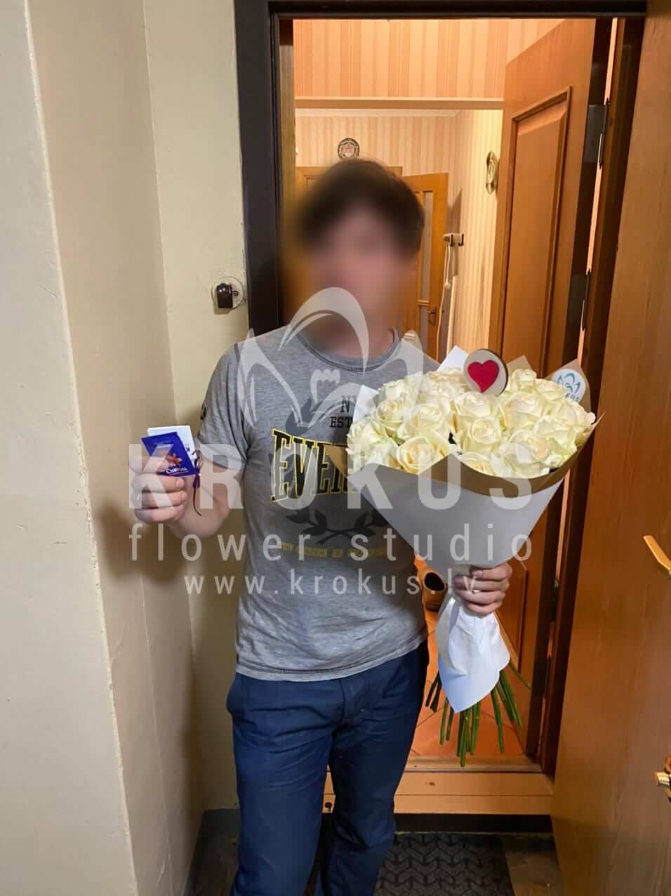 Deliver flowers to Rīga (white roses)