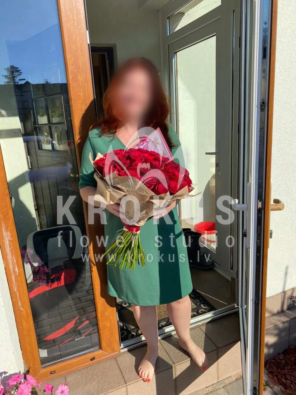 Deliver flowers to Bukulti (red roses)