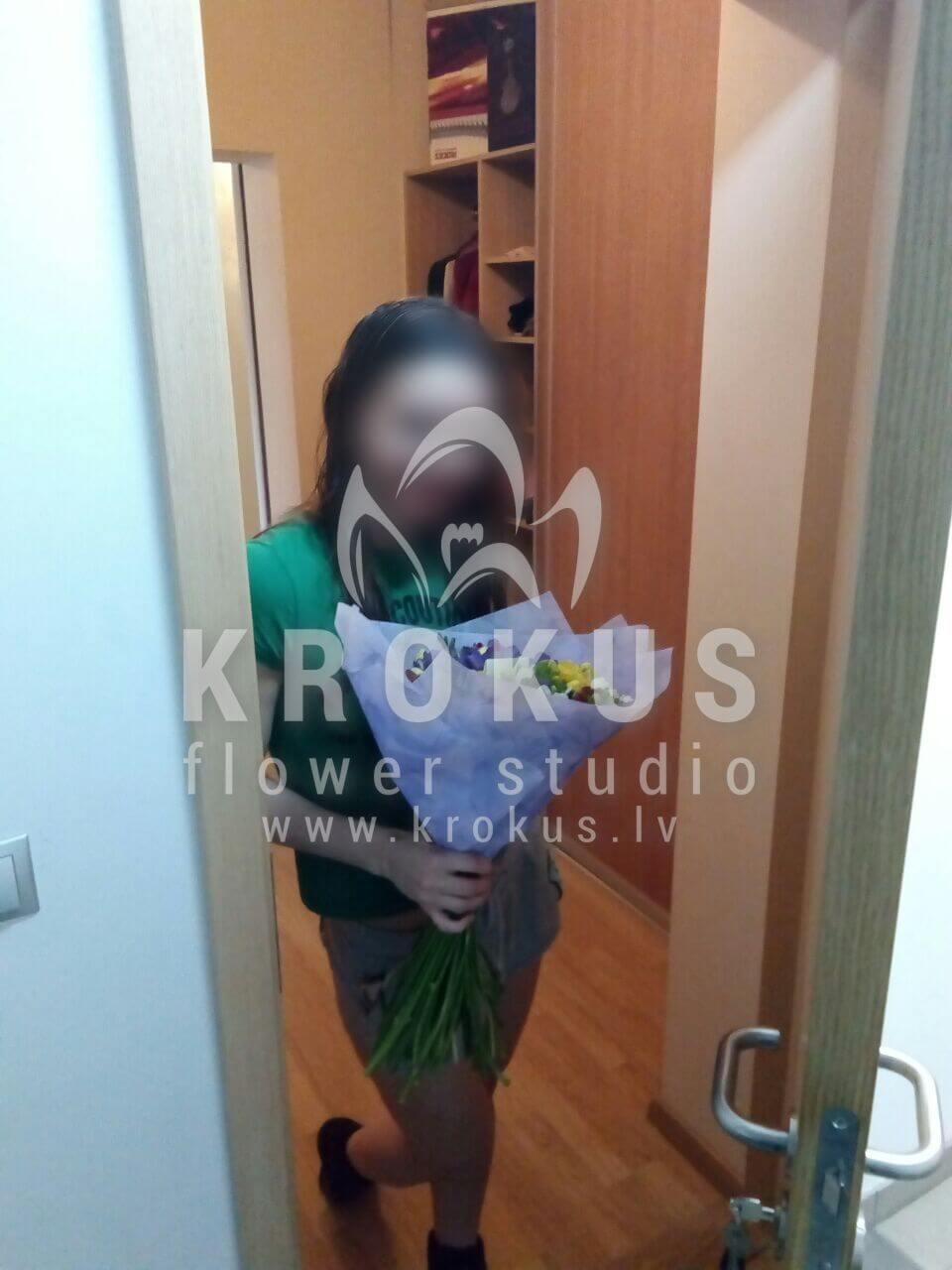 Deliver flowers to Latvia (freesia)