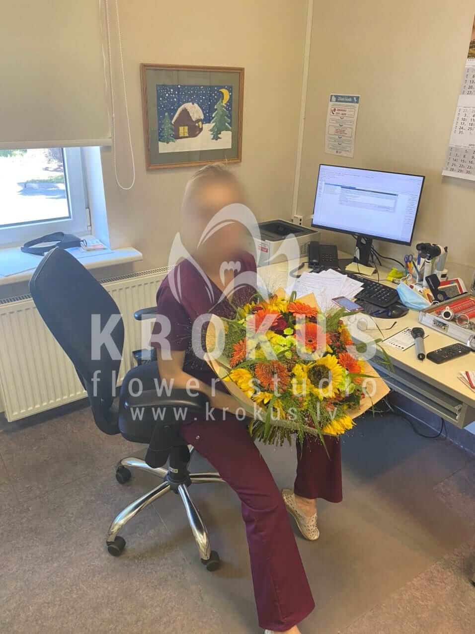Deliver flowers to Rīga (sunflowersmeadow flowersgoldenrodruscushypericumdaisies)