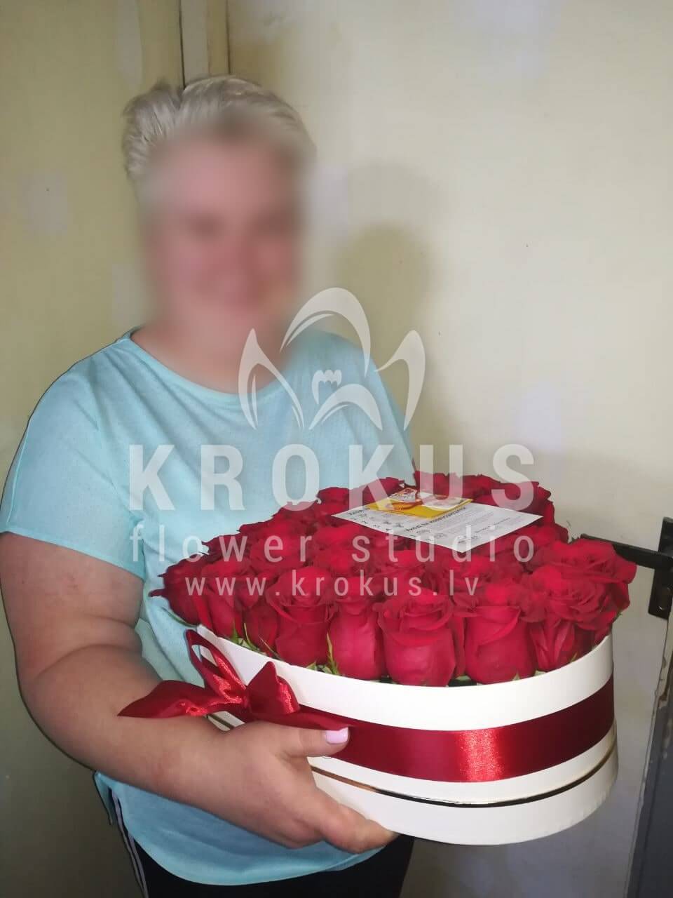 Deliver flowers to Salaspils (red roses)
