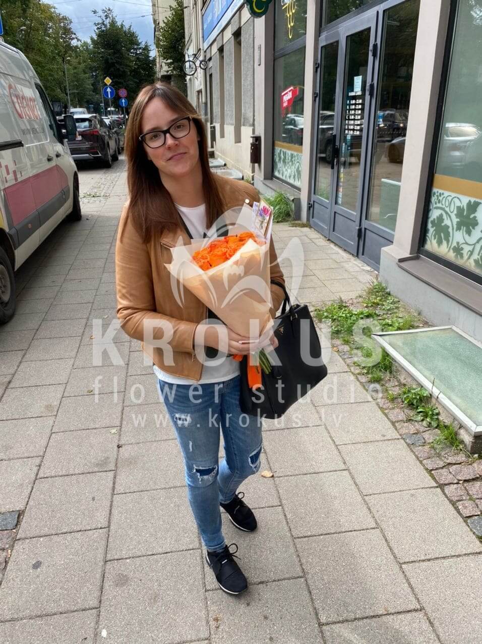 Deliver flowers to Rīga (white roses)