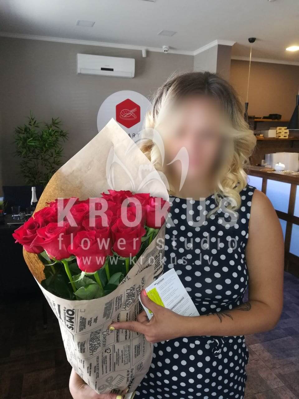 Deliver flowers to Rīga (red roses)