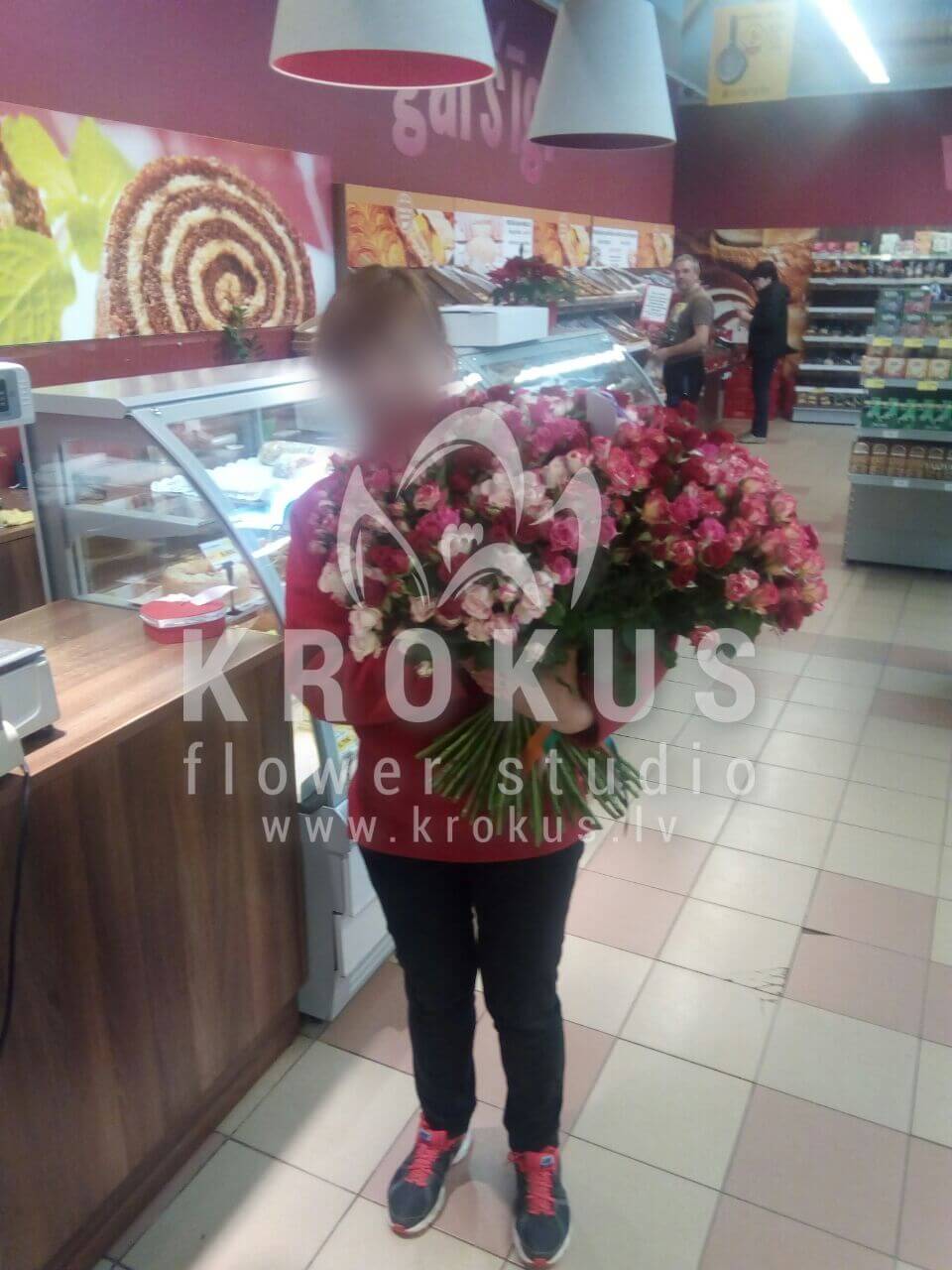 Deliver flowers to Latvia (shrub roses)