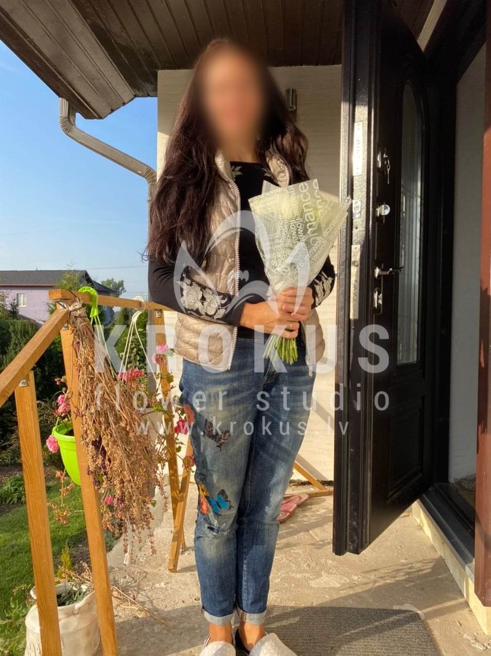 Deliver flowers to Dreiliņi (white roses)