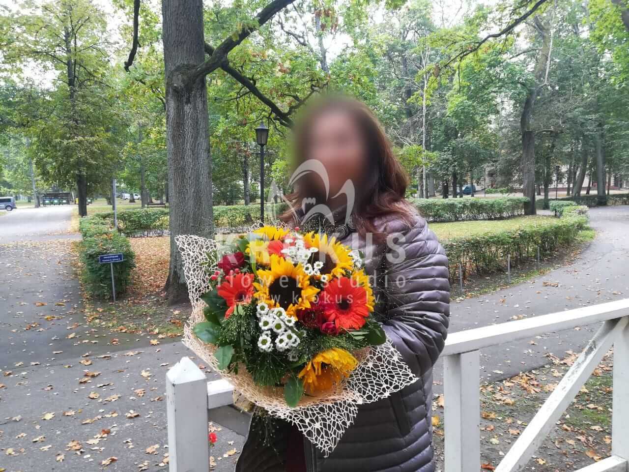 Ziedu piegāde Latvia Rīga (krūmrozessaulespuķespļavas puķessolidagohypericumkrizantēmas gerberas)