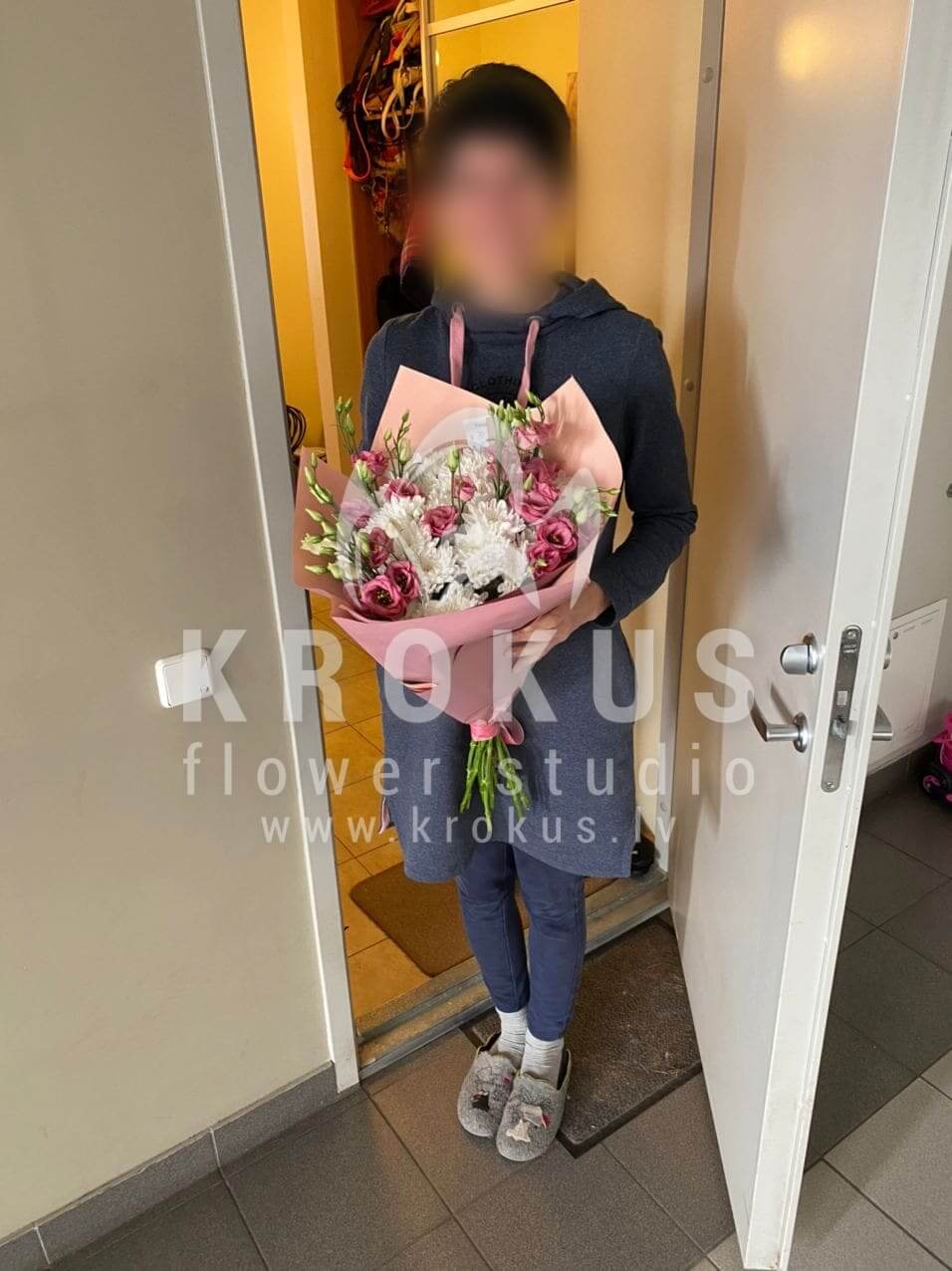 Deliver flowers to Rīga (chrysanthemumslisianthuses (eustoma))