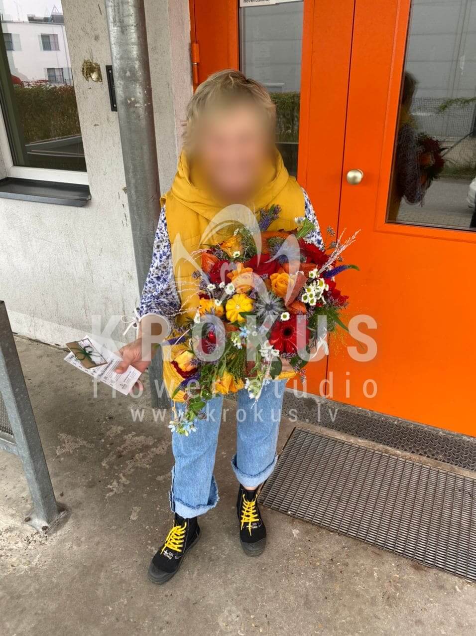 Deliver flowers to Rīga (ruscusastilbepumpkinveronicaculantrochrysanthemumsamaranthred rosesdaisies)