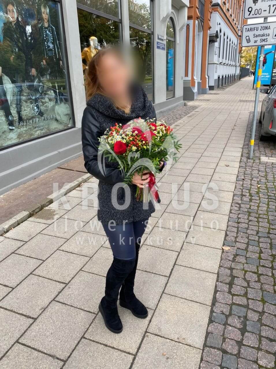 Deliver flowers to Mārupe (pistaciatanacetumhypericumcamomilesred roses)