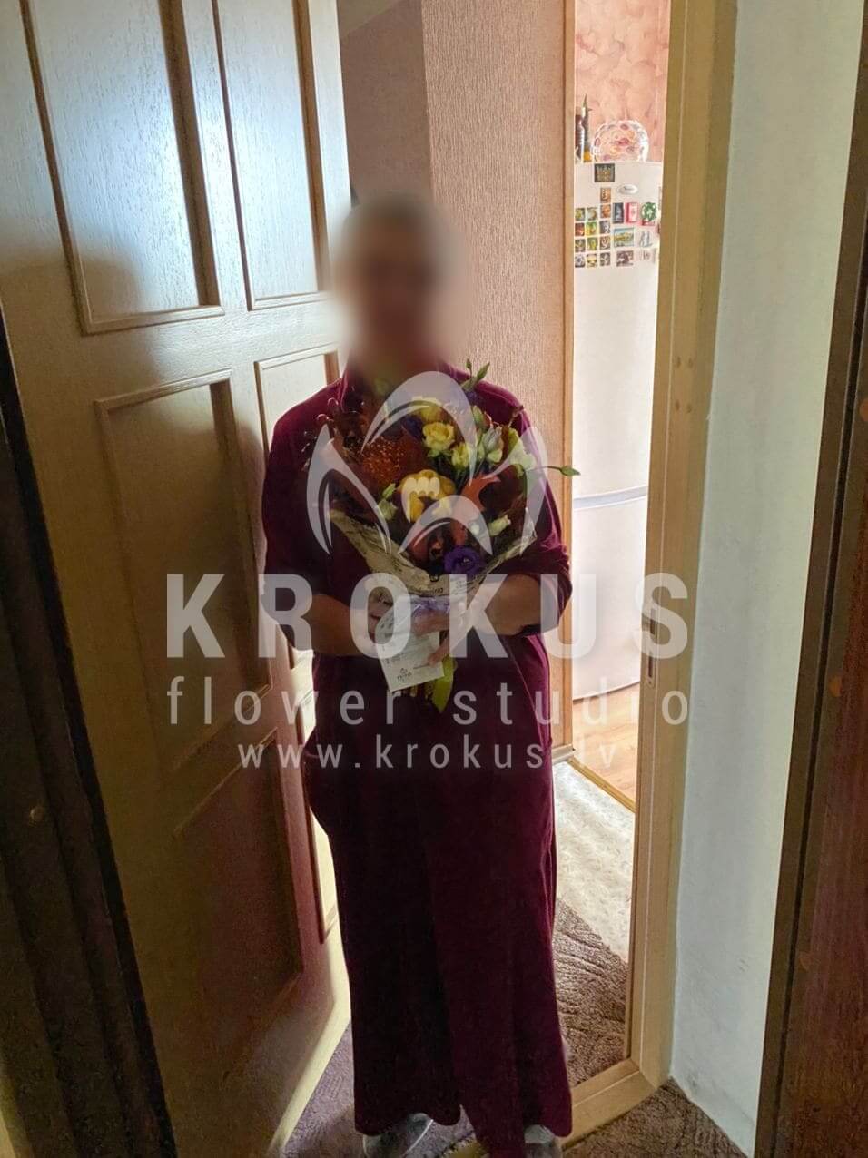 Deliver flowers to Rīga (shrub rosesdecorhypericumleucospermumpumpkinlisianthuses (eustoma))