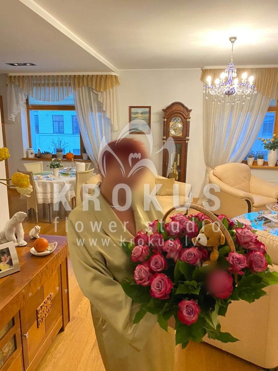 Доставка цветов в город Рига (двухцветные розы)