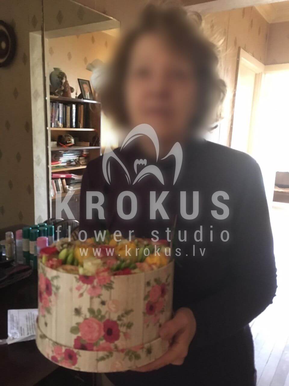 Доставка цветов в город Latvia (коробка)