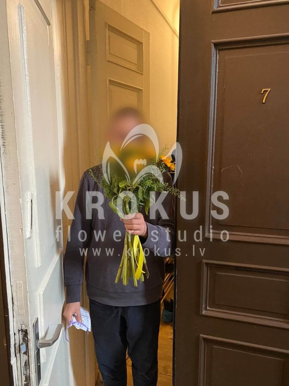 Deliver flowers to Rīga (sunflowers)