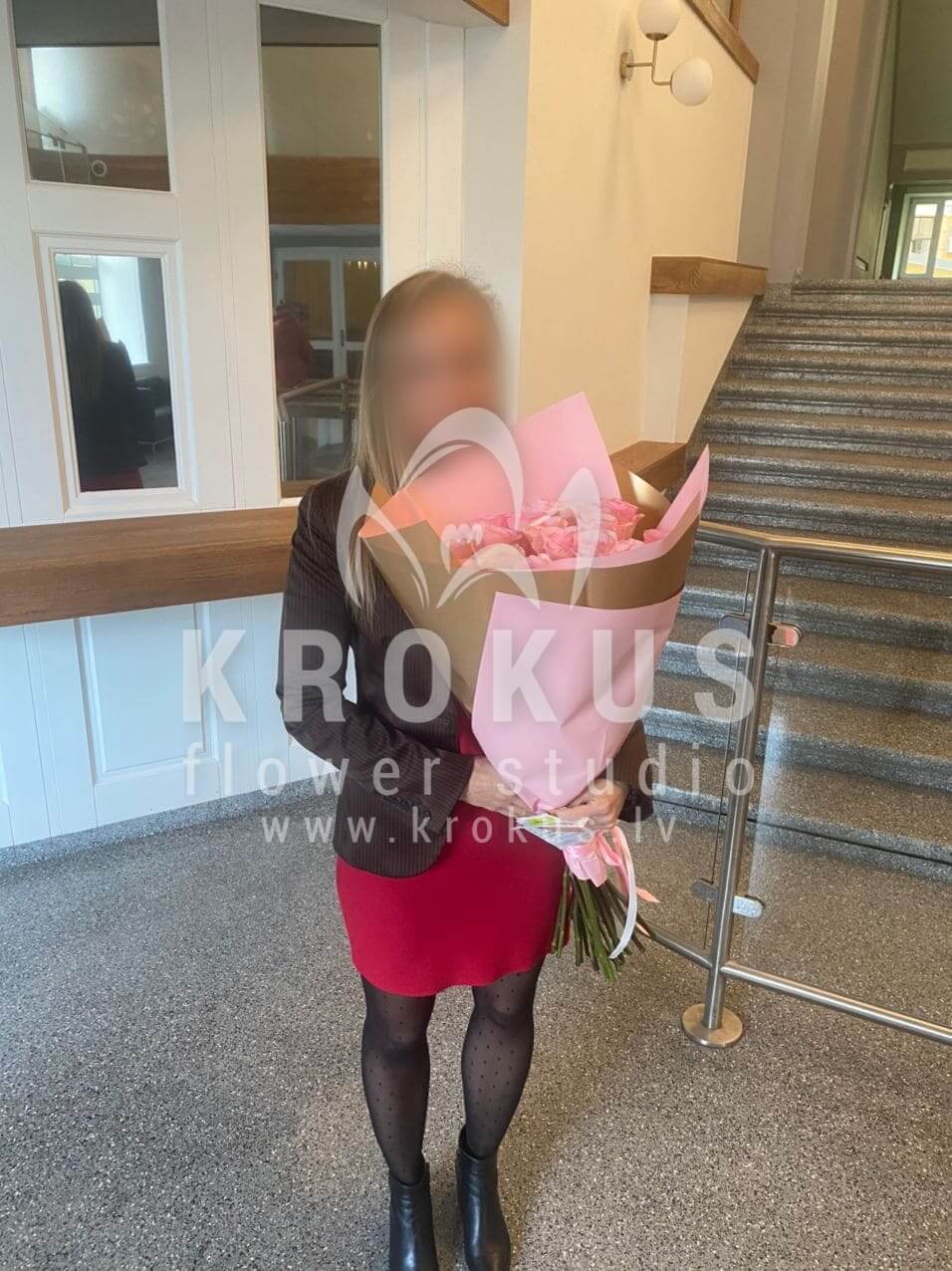 Deliver flowers to Latvia (pink roses)