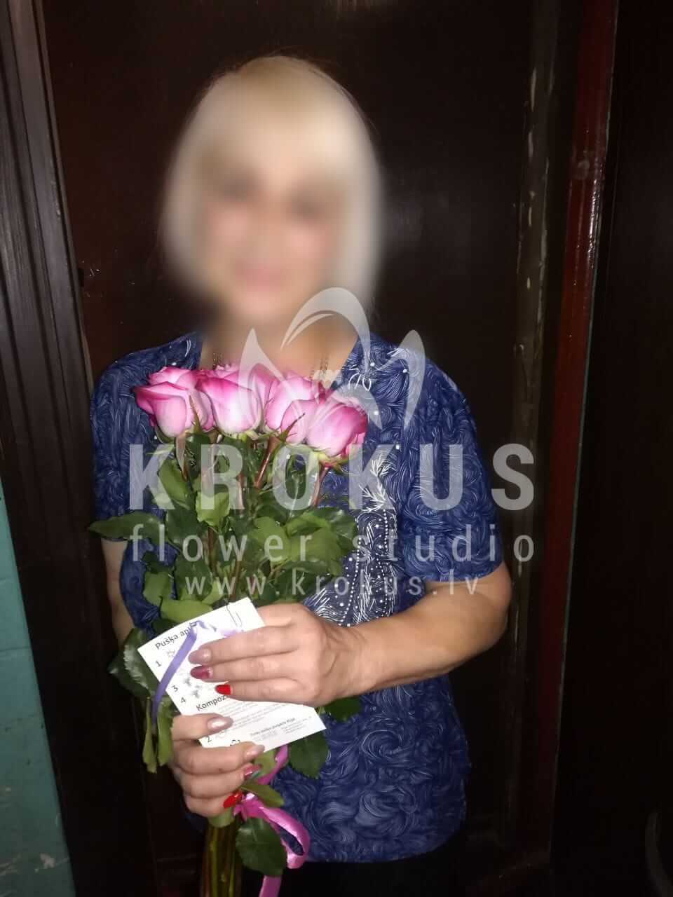 Deliver flowers to Rīga (bicolor roses)