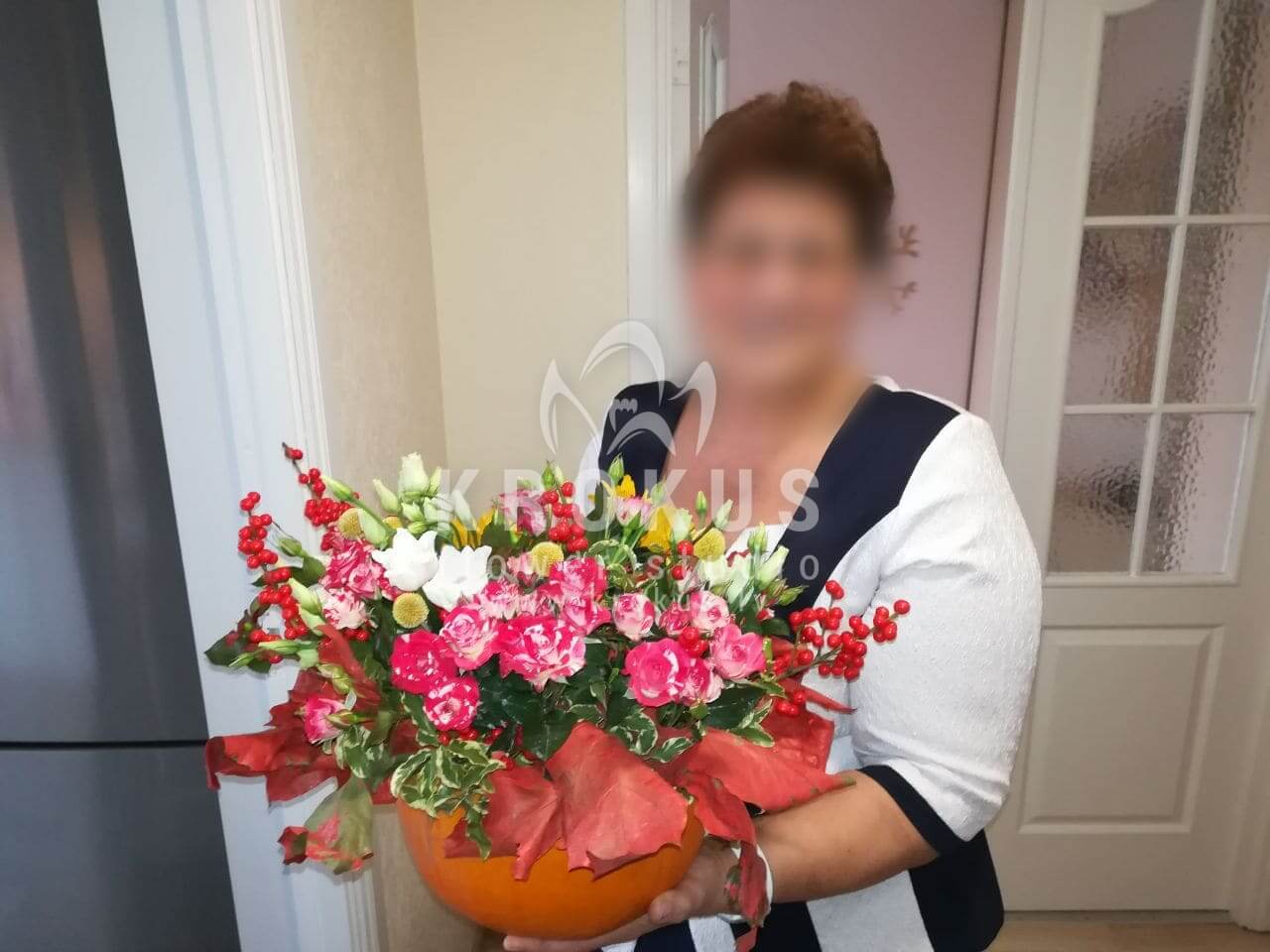 Deliver flowers to Rīga (shrub rosescraspediailexsunflowersruscuspumpkinsnapdragon)