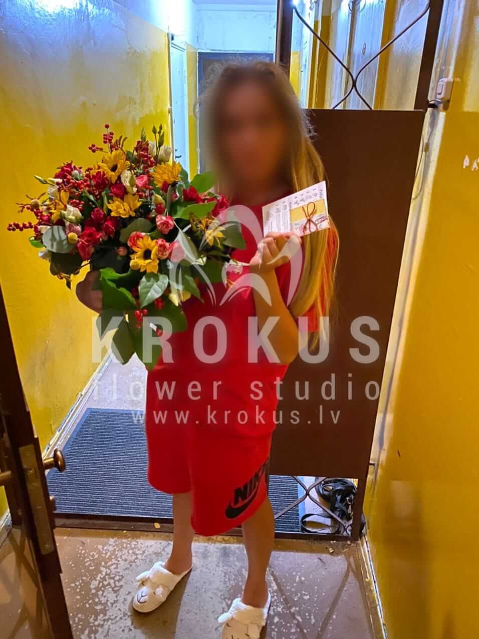 Deliver flowers to Latvia (shrub rosescraspediailexsunflowersruscussnapdragonpumpkin)