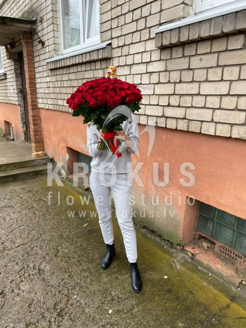 Deliver flowers to Rīga (red roses)