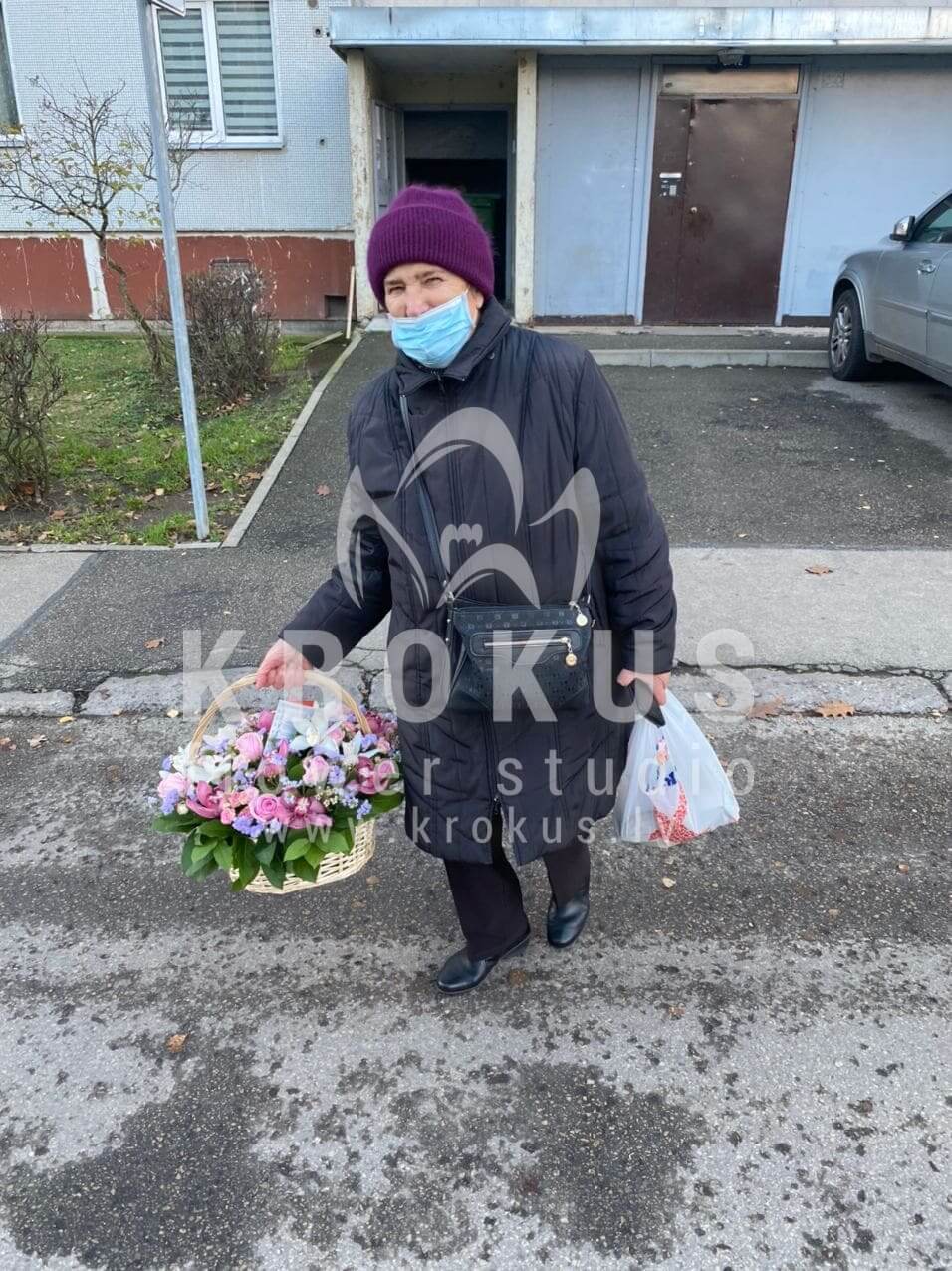 Deliver flowers to Rīga (shrub rosespink rosesorchidswaxflowerstaticesalal)