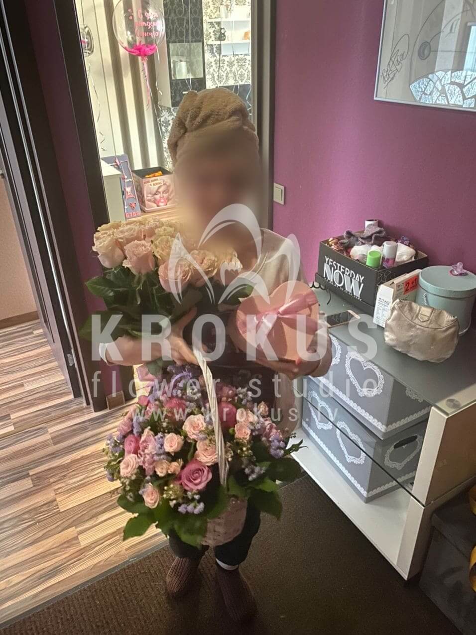 Deliver flowers to Rīga (shrub rosespink rosescloveswhite rosespeony roseswaxflowersalalstatice)