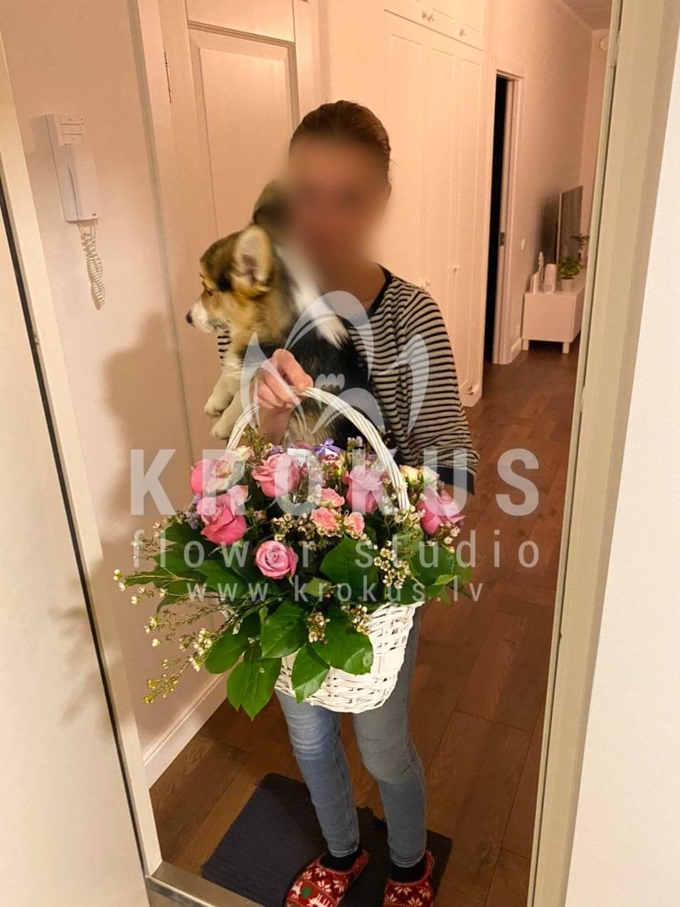 Deliver flowers to Rīga (shrub rosespink rosescloveswaxflowersalalstatice)