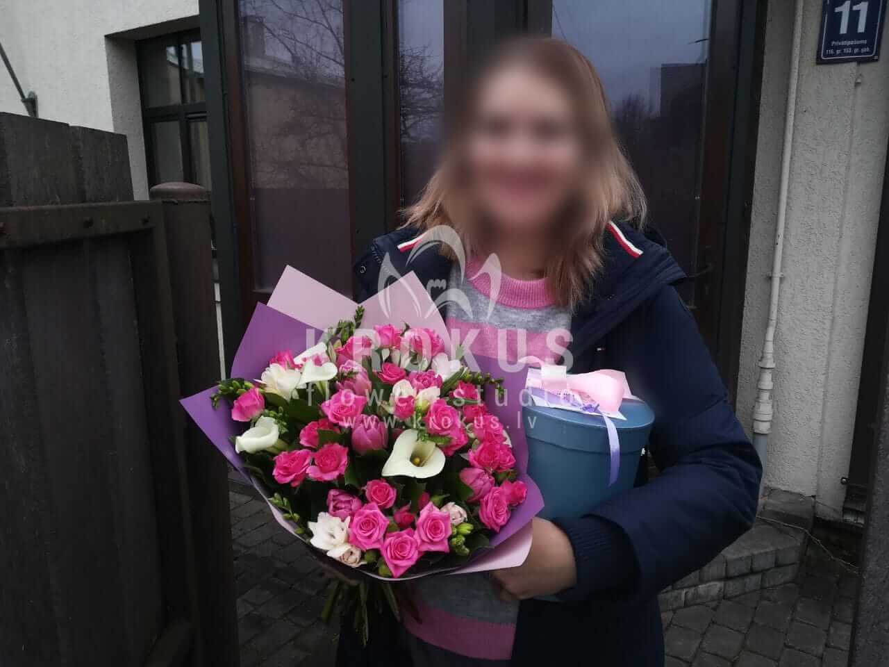 Deliver flowers to Rīga (boxshrub rosescalla liliesfreesiabouvardiasalal)
