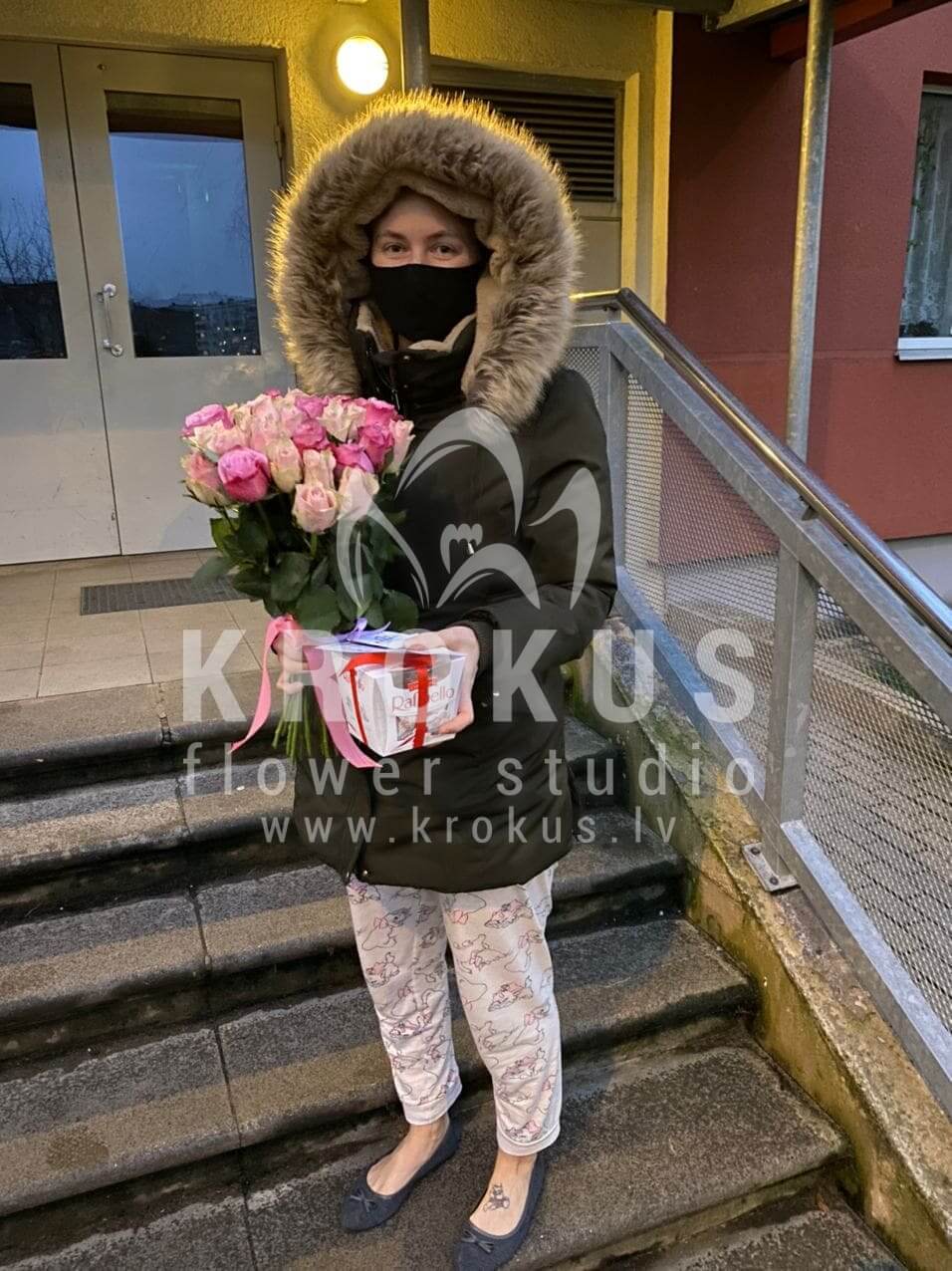 Deliver flowers to Rīga (pink roseswhite roses)