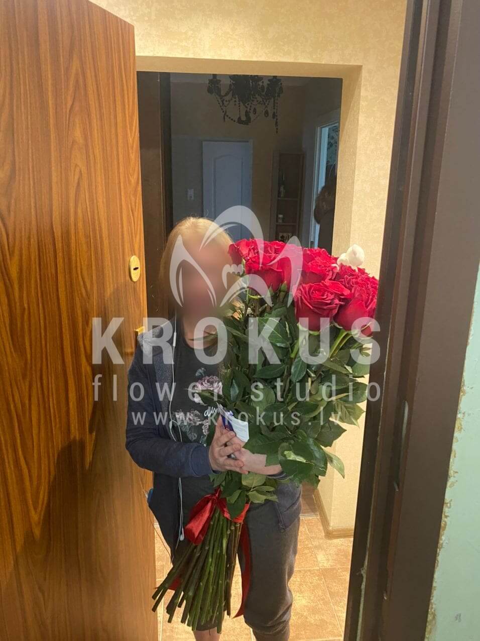 Deliver flowers to Rīga (red roses)