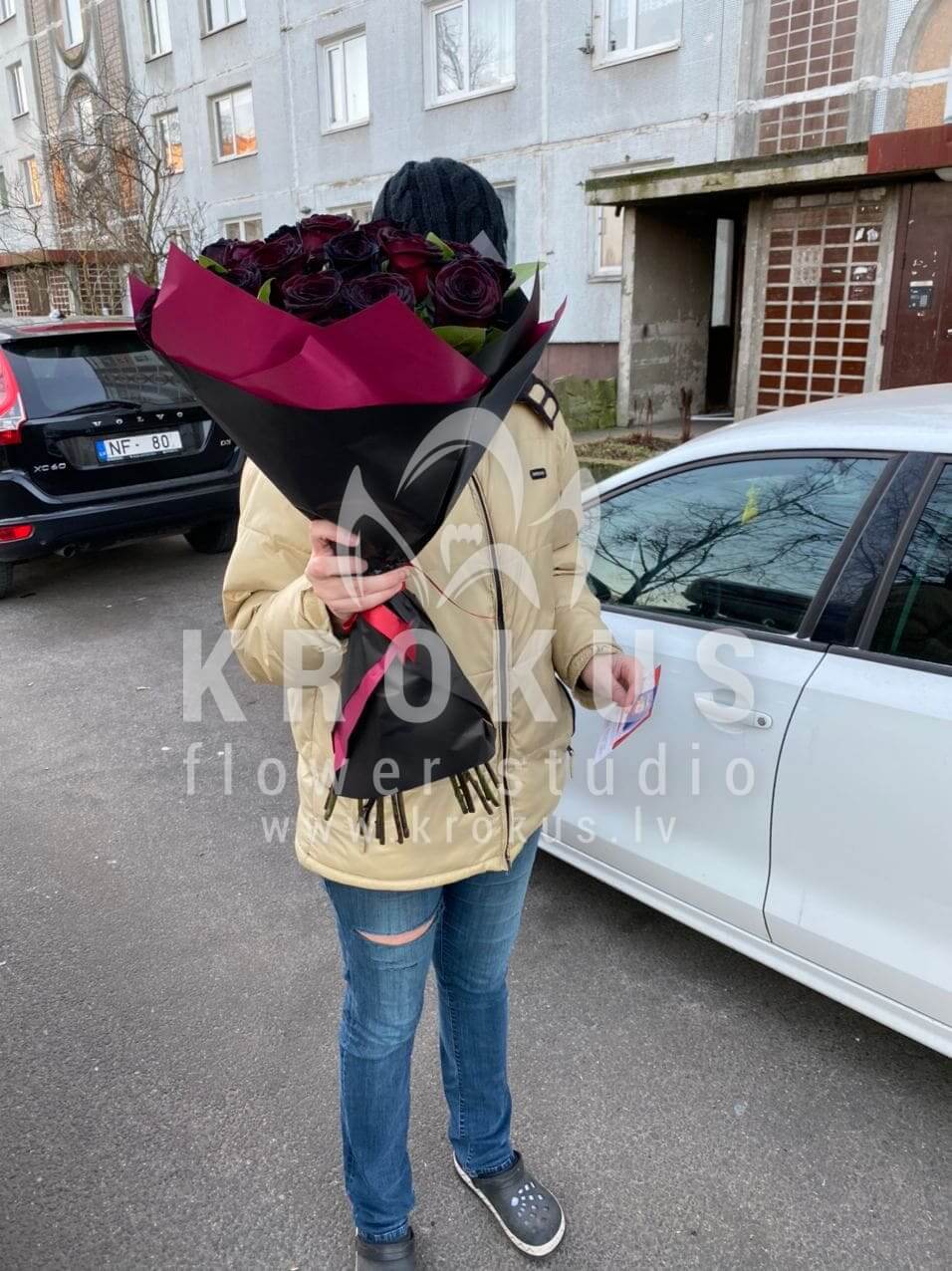 Deliver flowers to Rīga (black roses)