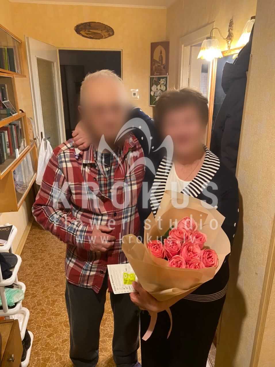 Deliver flowers to Rīga (sunflowerschrysanthemumsgum tree)