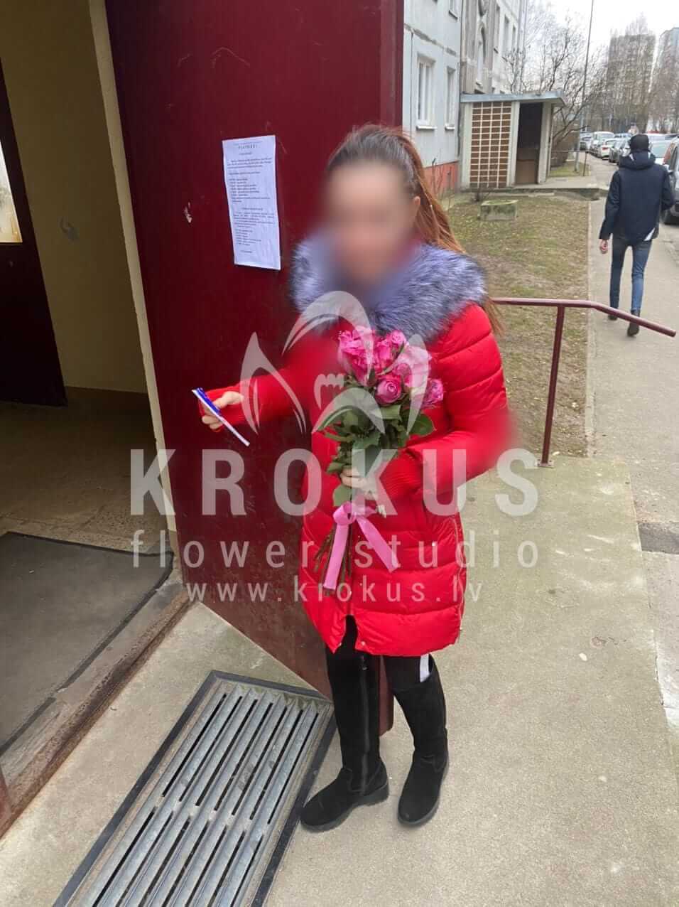 Доставка цветов в город Рига (розовые розыдвухцветные розысиреневые розы)