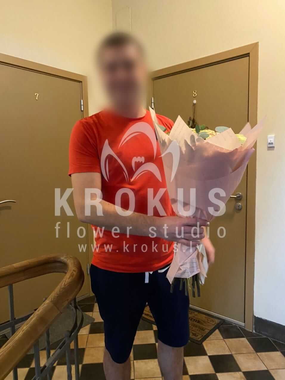 Deliver flowers to Rīga (bicolor roses)