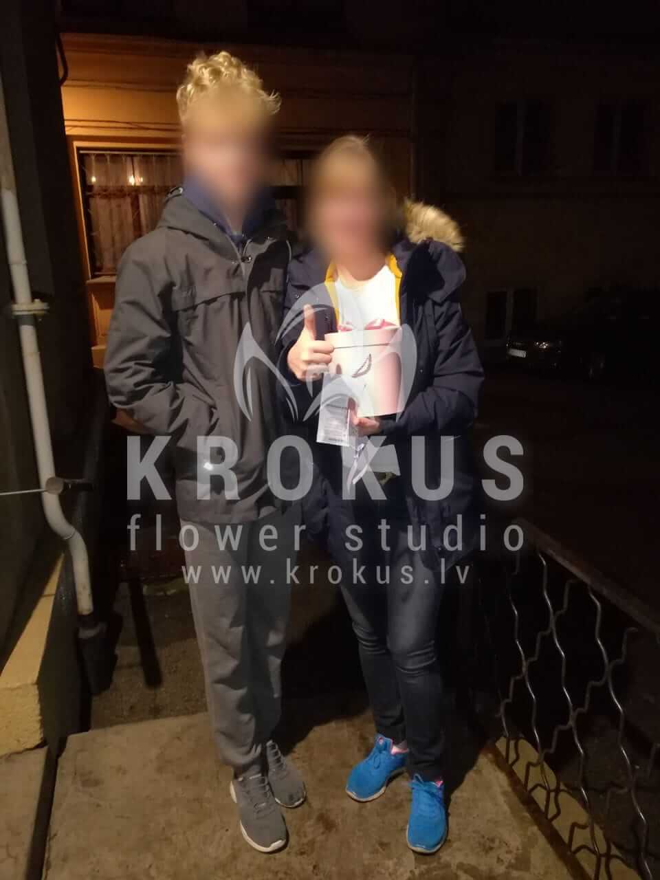 Deliver flowers to Rīga ()