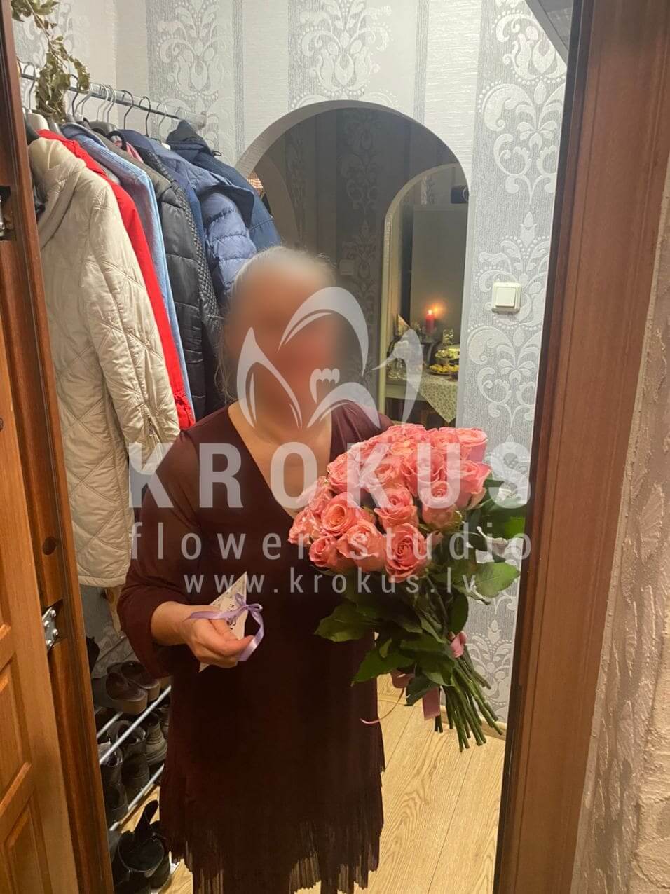 Deliver flowers to Rīga (pink roses)