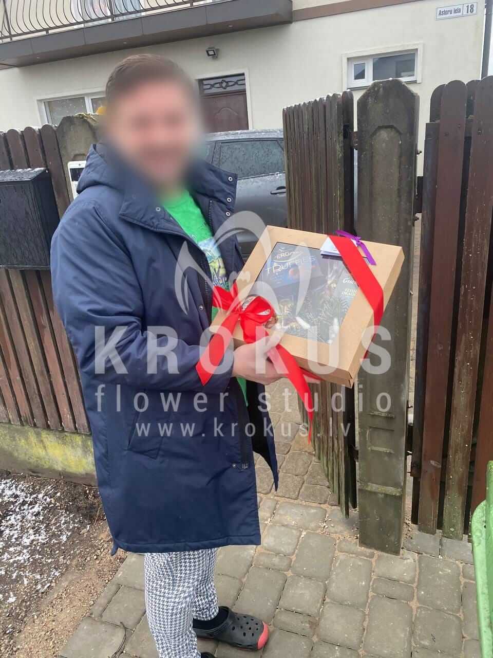 Deliver flowers to Katlakalns ()