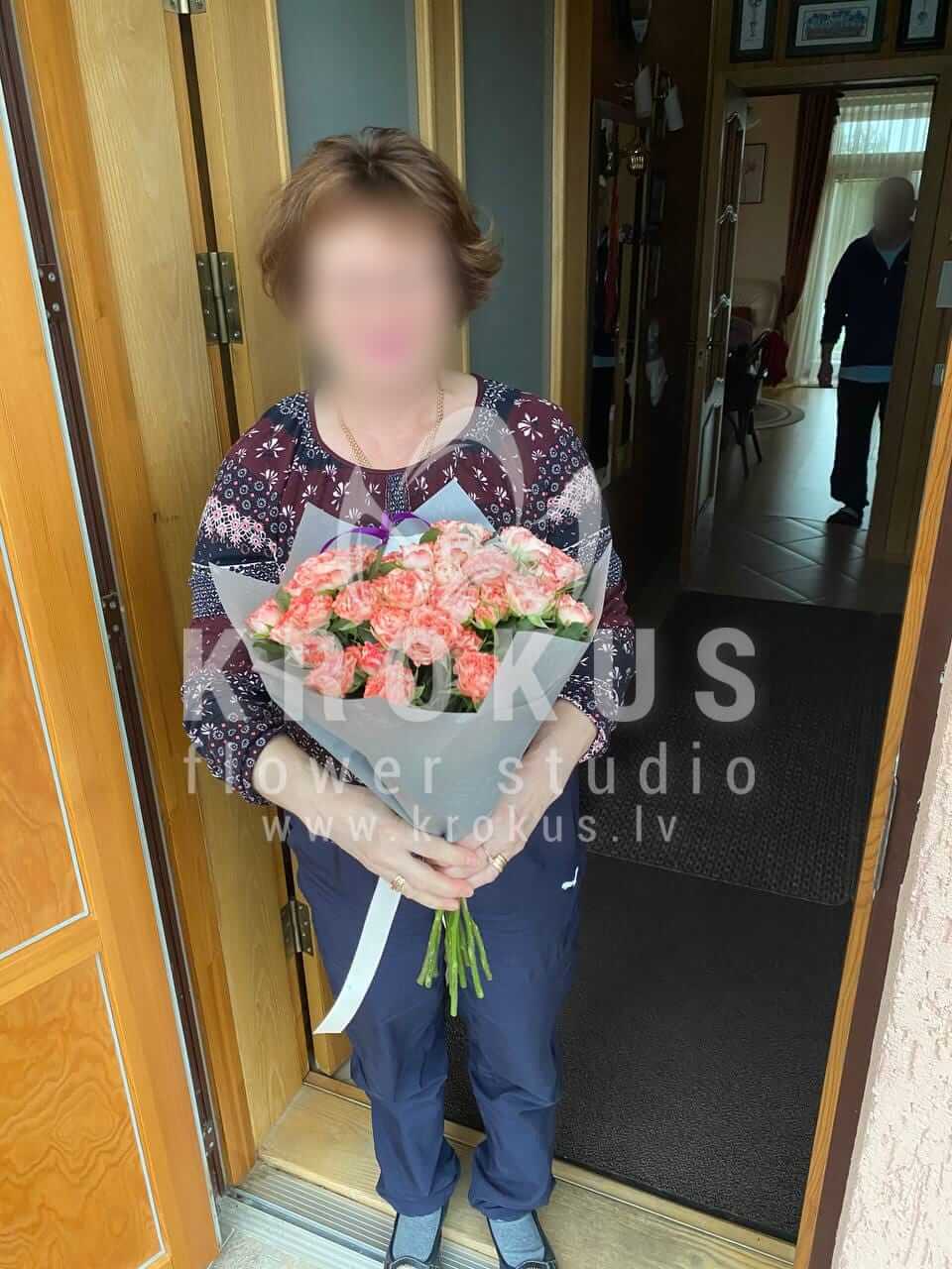 Доставка цветов в город Tilderi (кустовые розы)