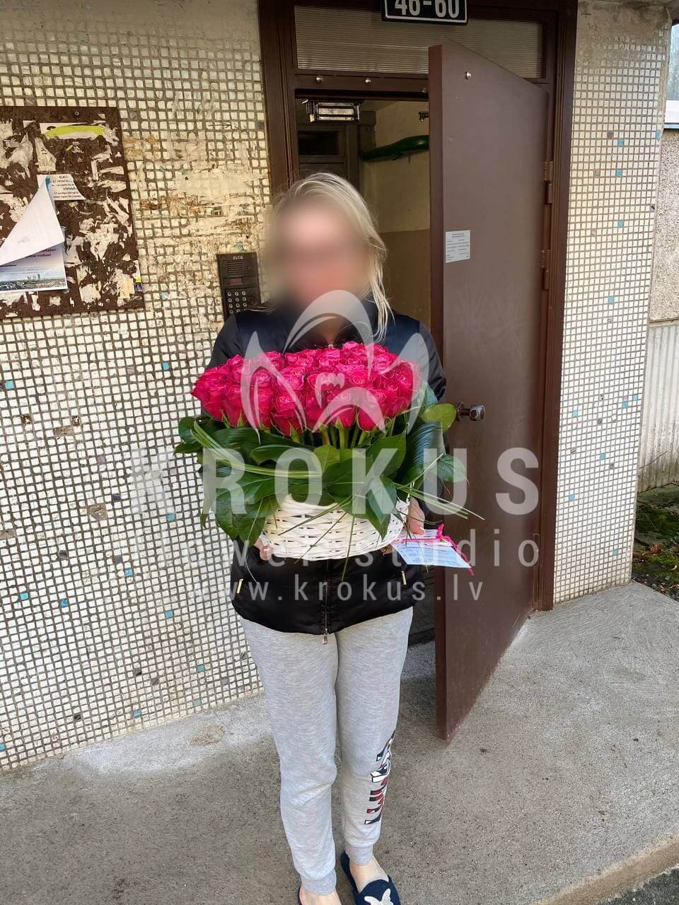 Deliver flowers to Rīga (pink rosesbeargrasssalalaspidistra)