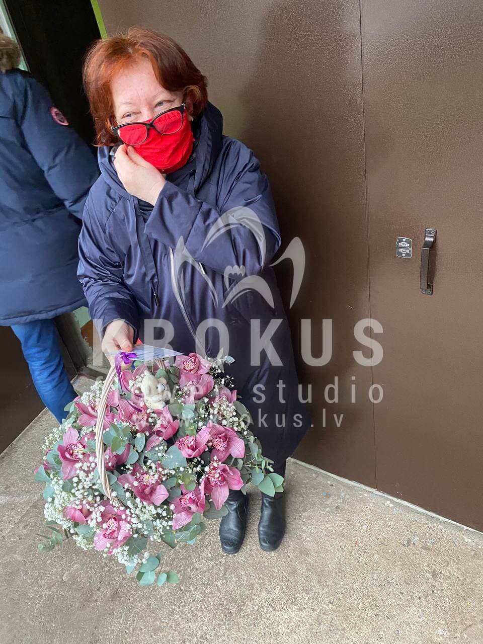 Доставка цветов в город Jūrmala (гипсофилаорхидеиэвкалипт)