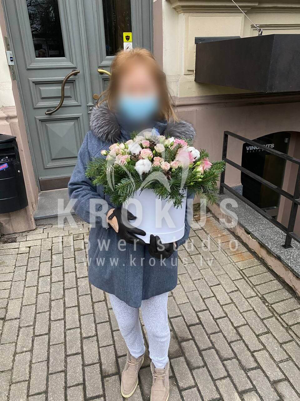 Deliver flowers to Rīga (shrub rosesdecorstylish boxcream rosescottonnoble fir)