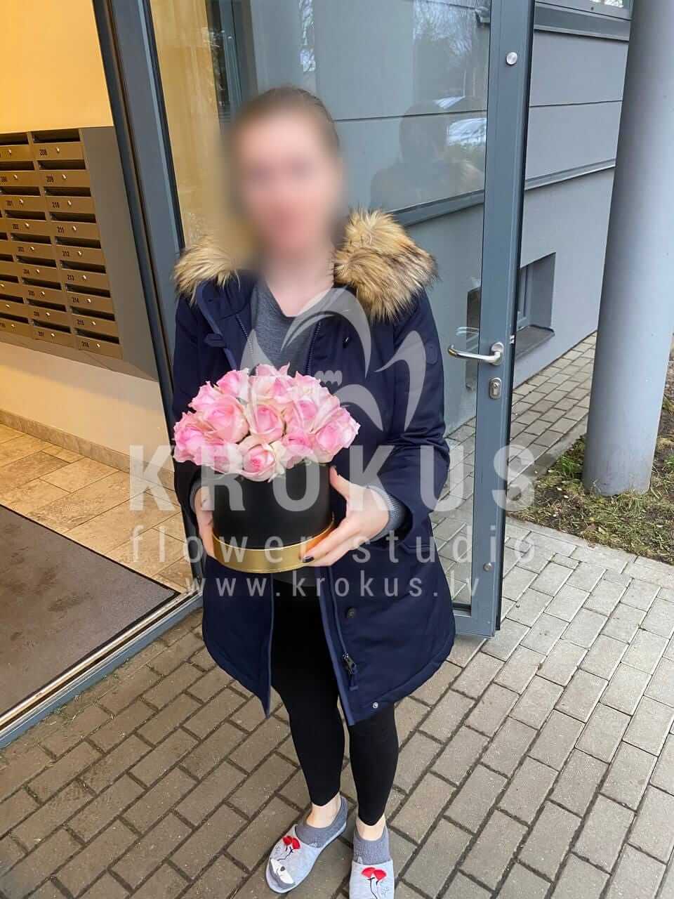 Deliver flowers to Rīga (pink roses)