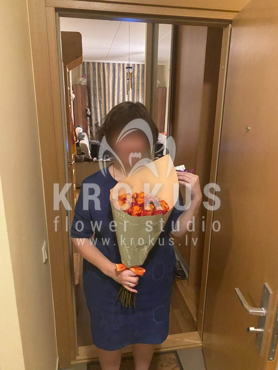 Deliver flowers to Latvia (orange roses)