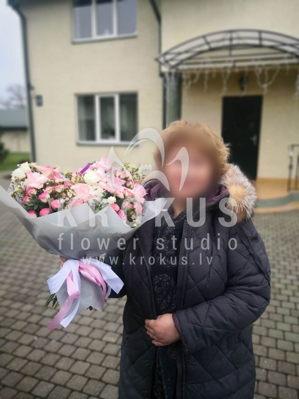 Deliver flowers to Cēsis (shrub rosespink rosessugarbusheswaxflower)