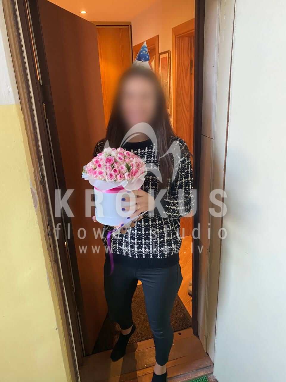 Доставка цветов в город Рига (кустовые розыэвкалипт)