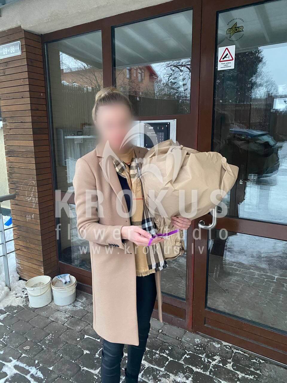 Ziedu piegāde Latvia Rīga (rozā rozesorhidejasleikodendronieikaliptssarkanas rozes)