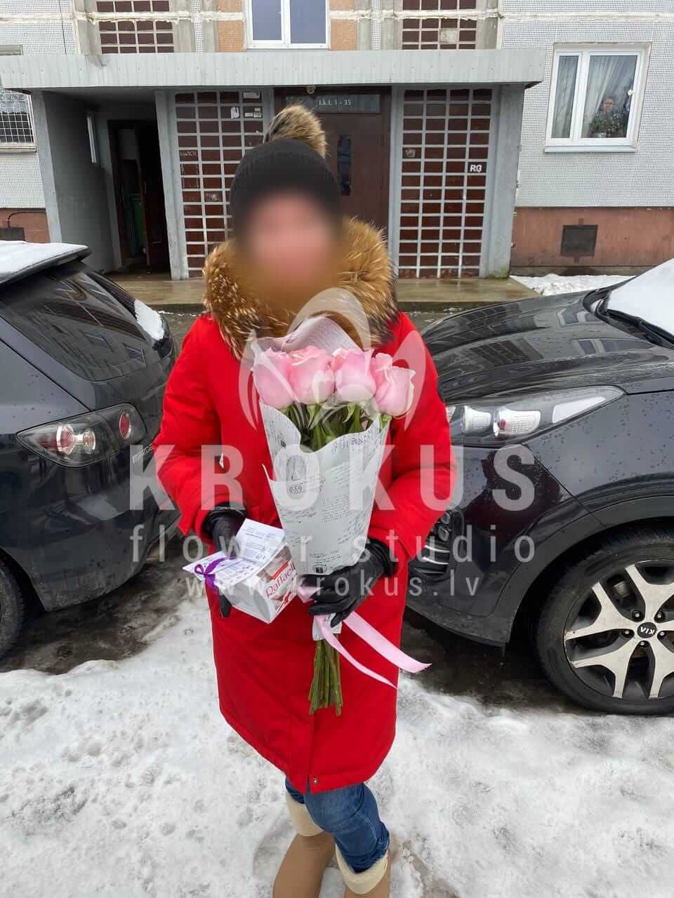 Deliver flowers to Rīga (pink roses)